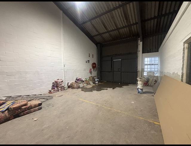 250M² WAREHOUSE TO LET IN STIKLAND INDUSTRIAL